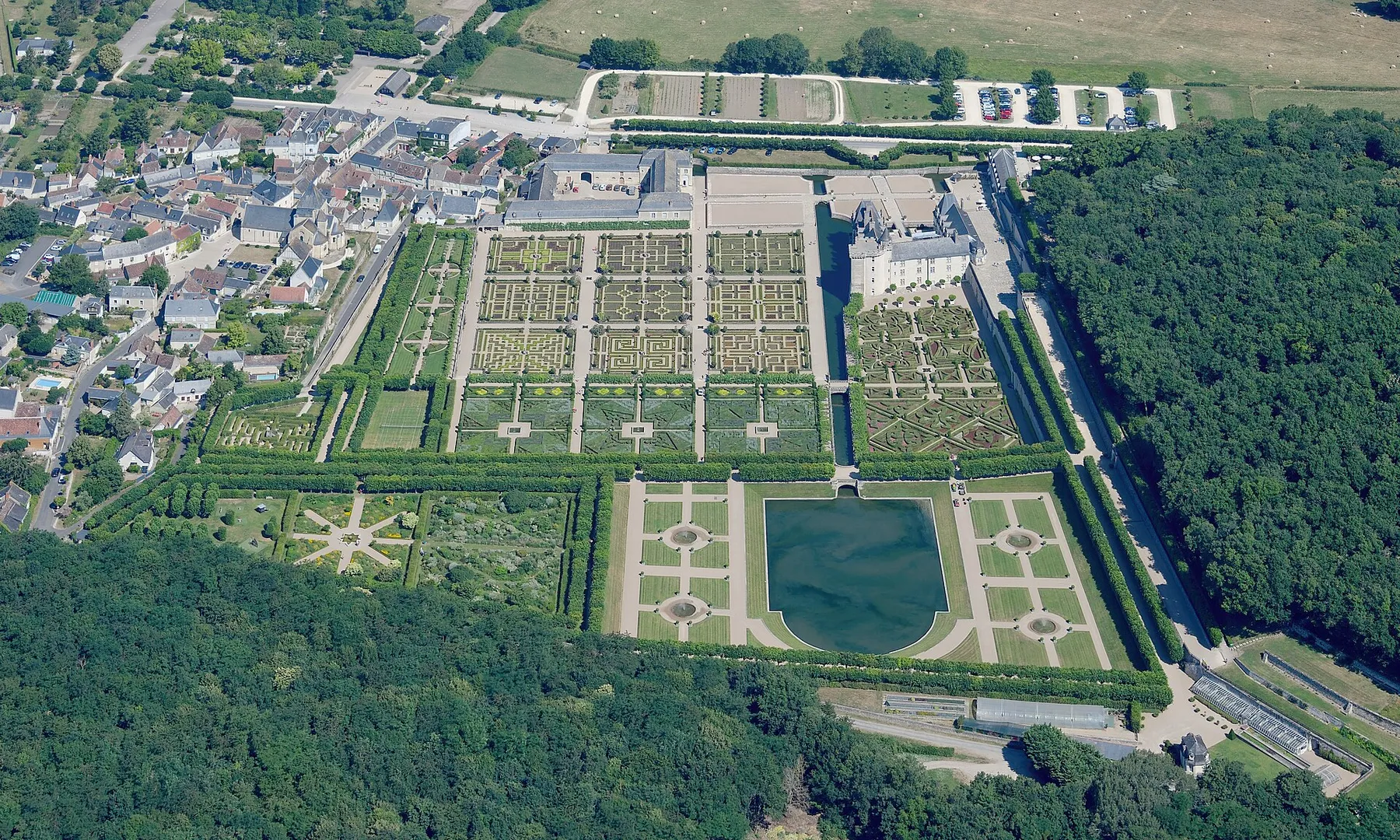 Aerial image of Château de Villandry (view from the southeast)
