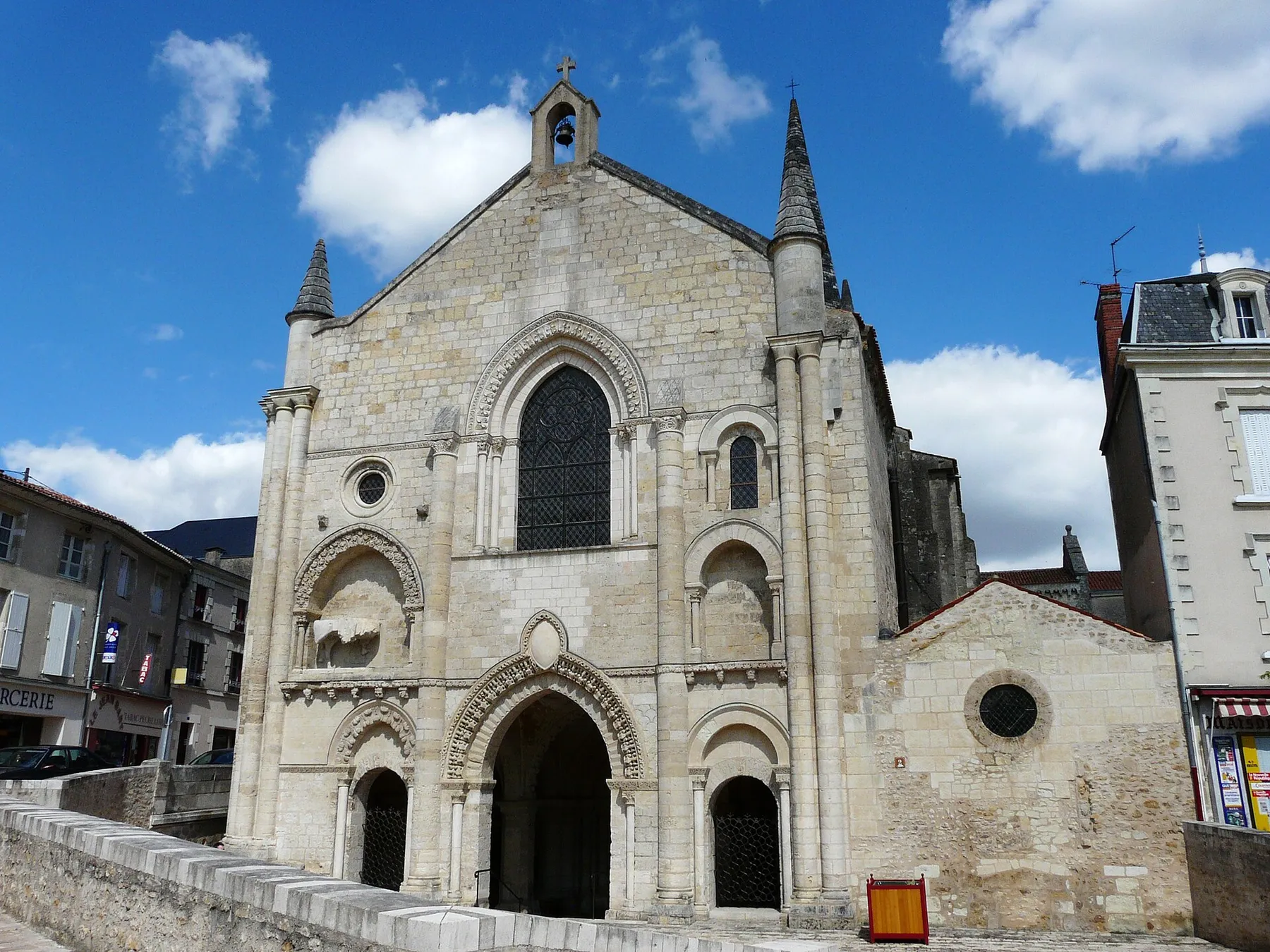 L'église abbatiale Saint-Pierre d'Airvault, Deux-Sèvres, France