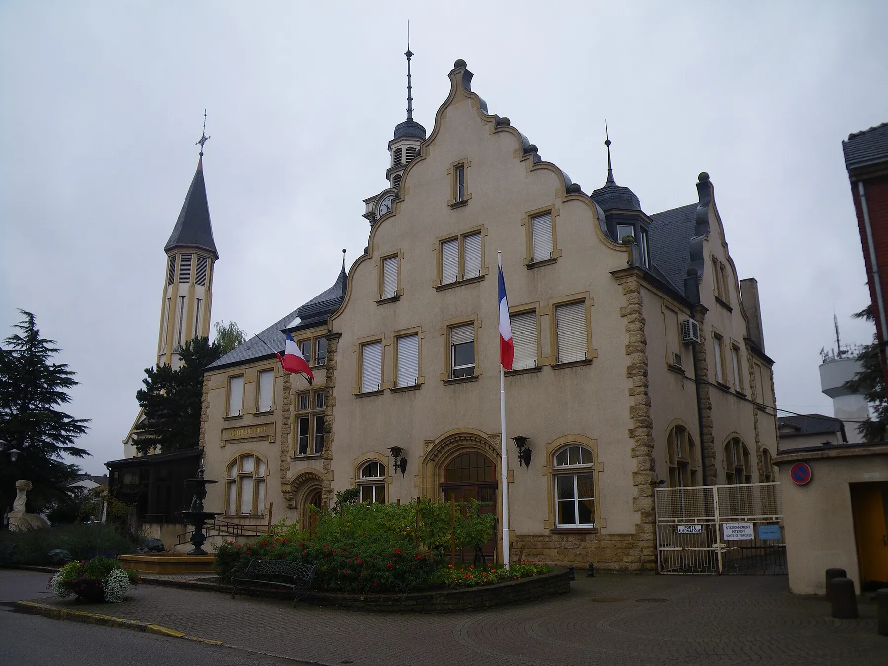 La mairie d'Amnéville, Moselle, France.
