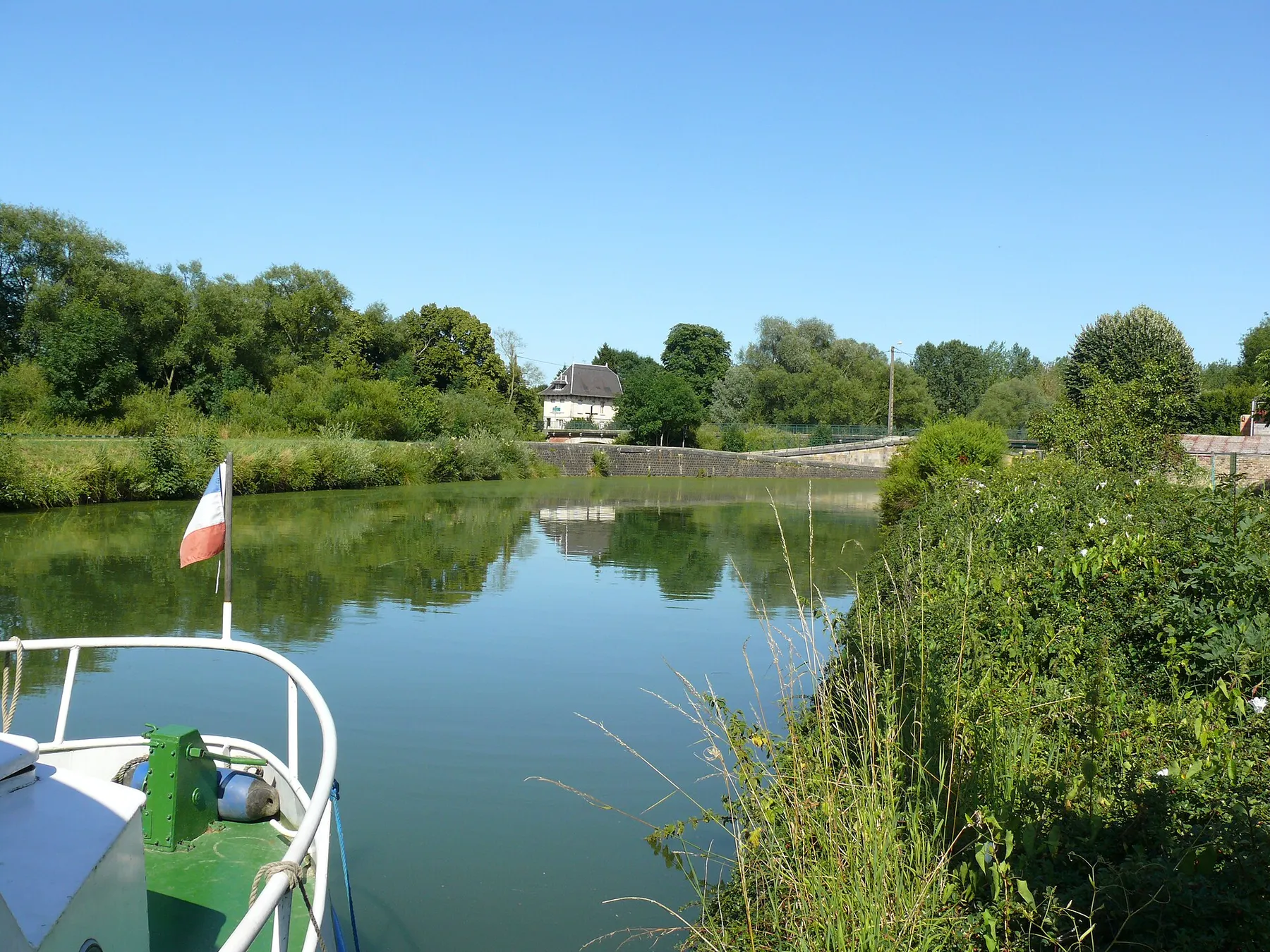 Canal des Ardennes in Attigny (dept. Ardennes, région: Champagne-Ardenne).