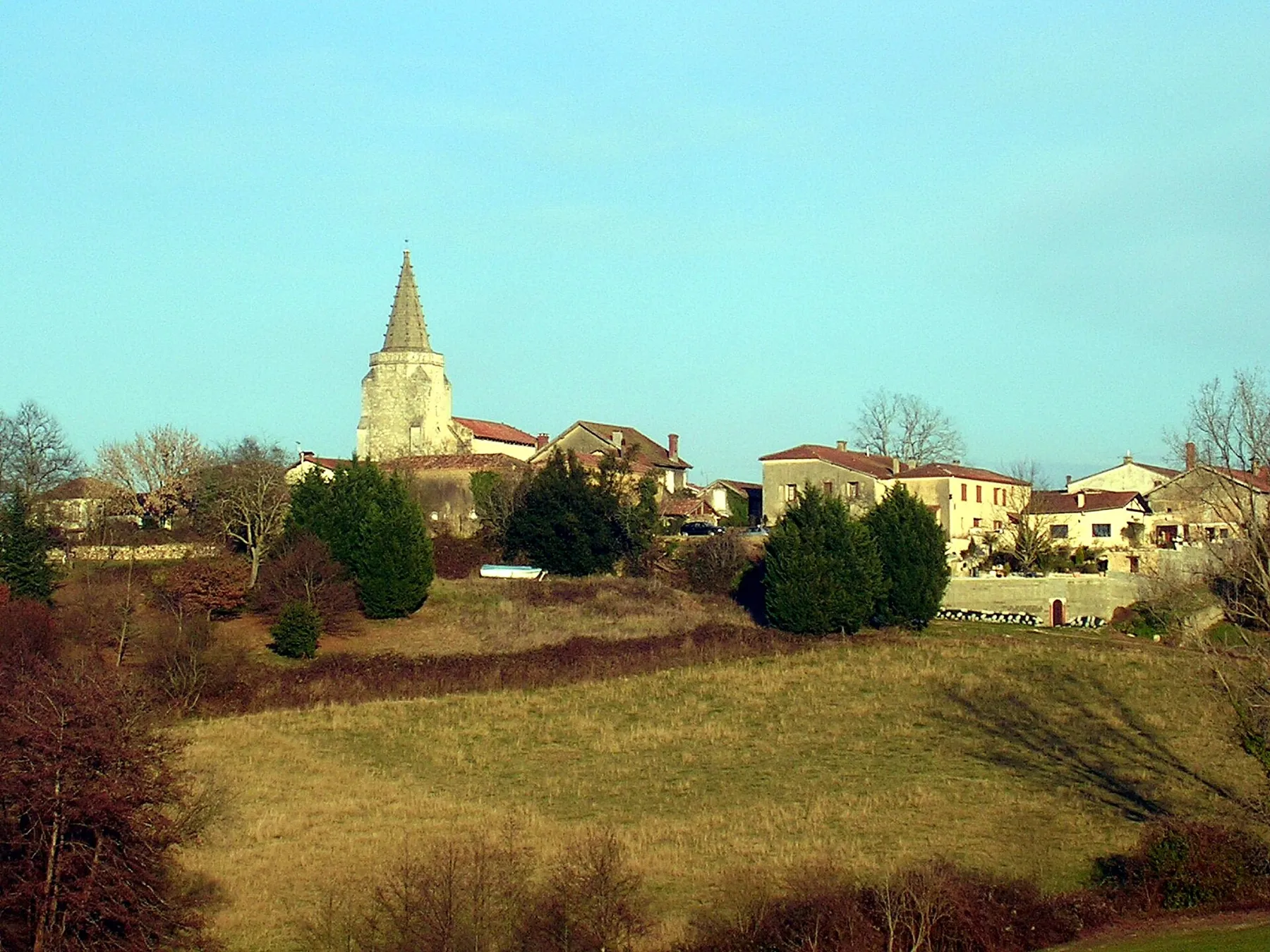 Vue du village de Brassempouy, en Chalosse (département des Landes, France)