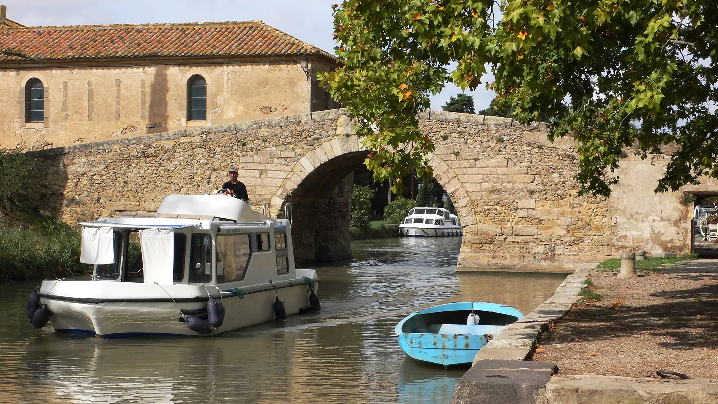 France : Bridge over Canal du Midi