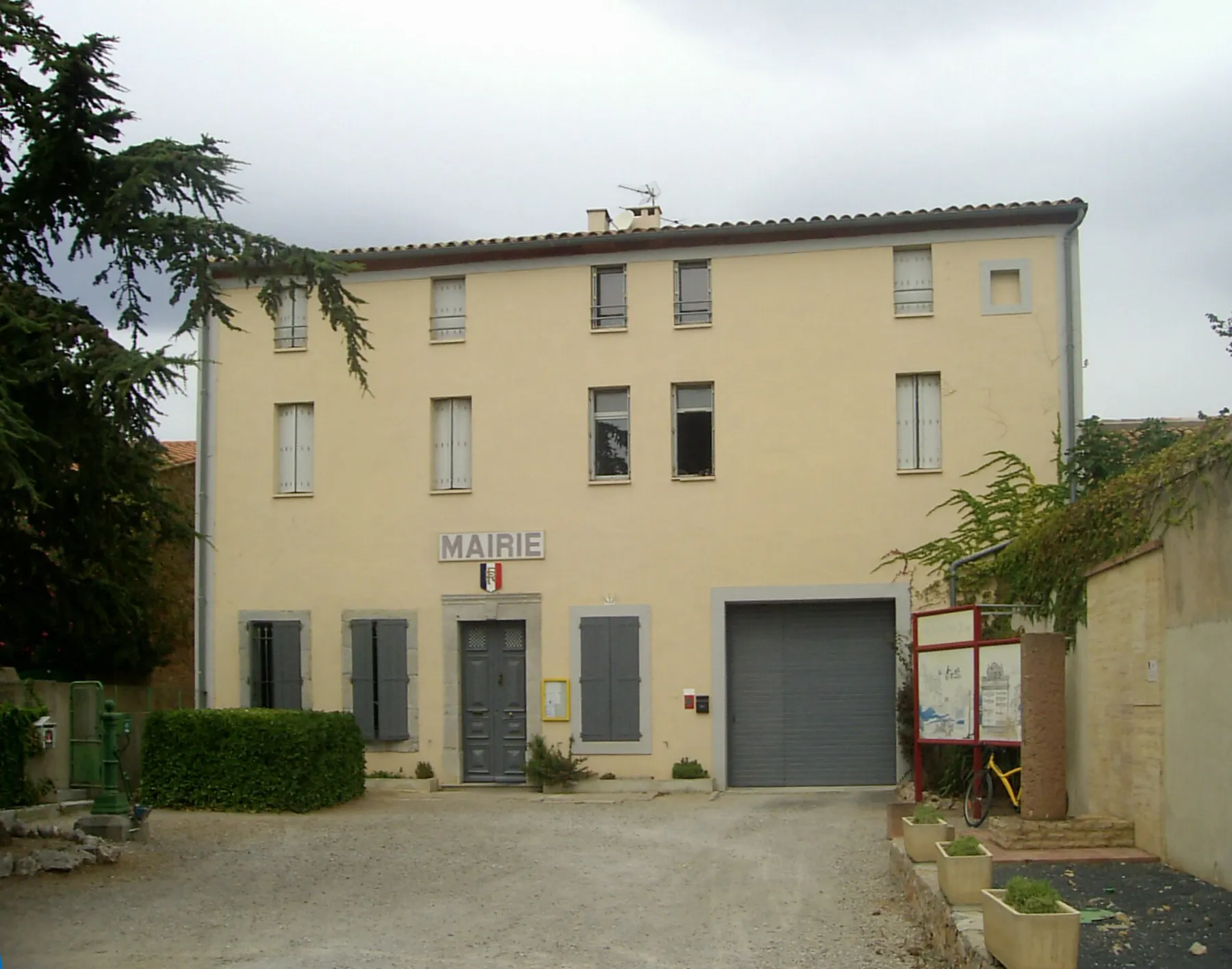 La mairie de Caves