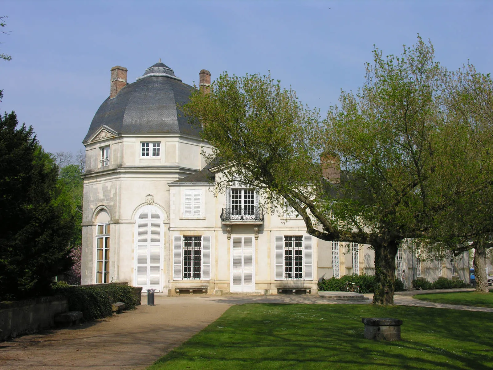 Château de Châteauneuf-sur-Loire, Loiret, France. Actuelle mairie.