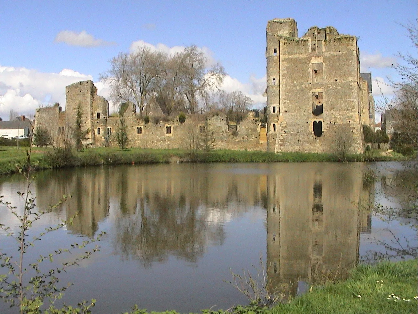 Valanjou : château de Gonnord façade sud-ouest.