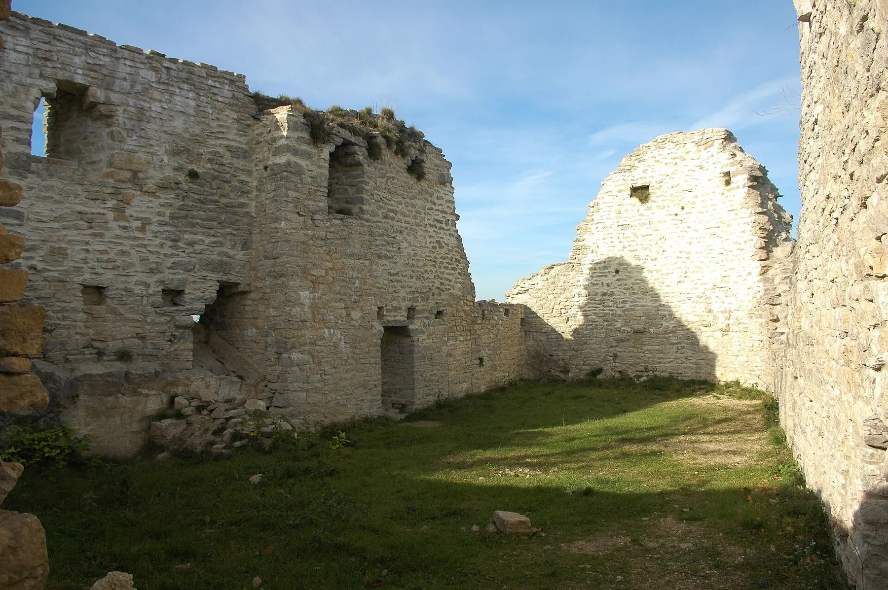 Donjon du château d'Oliferne