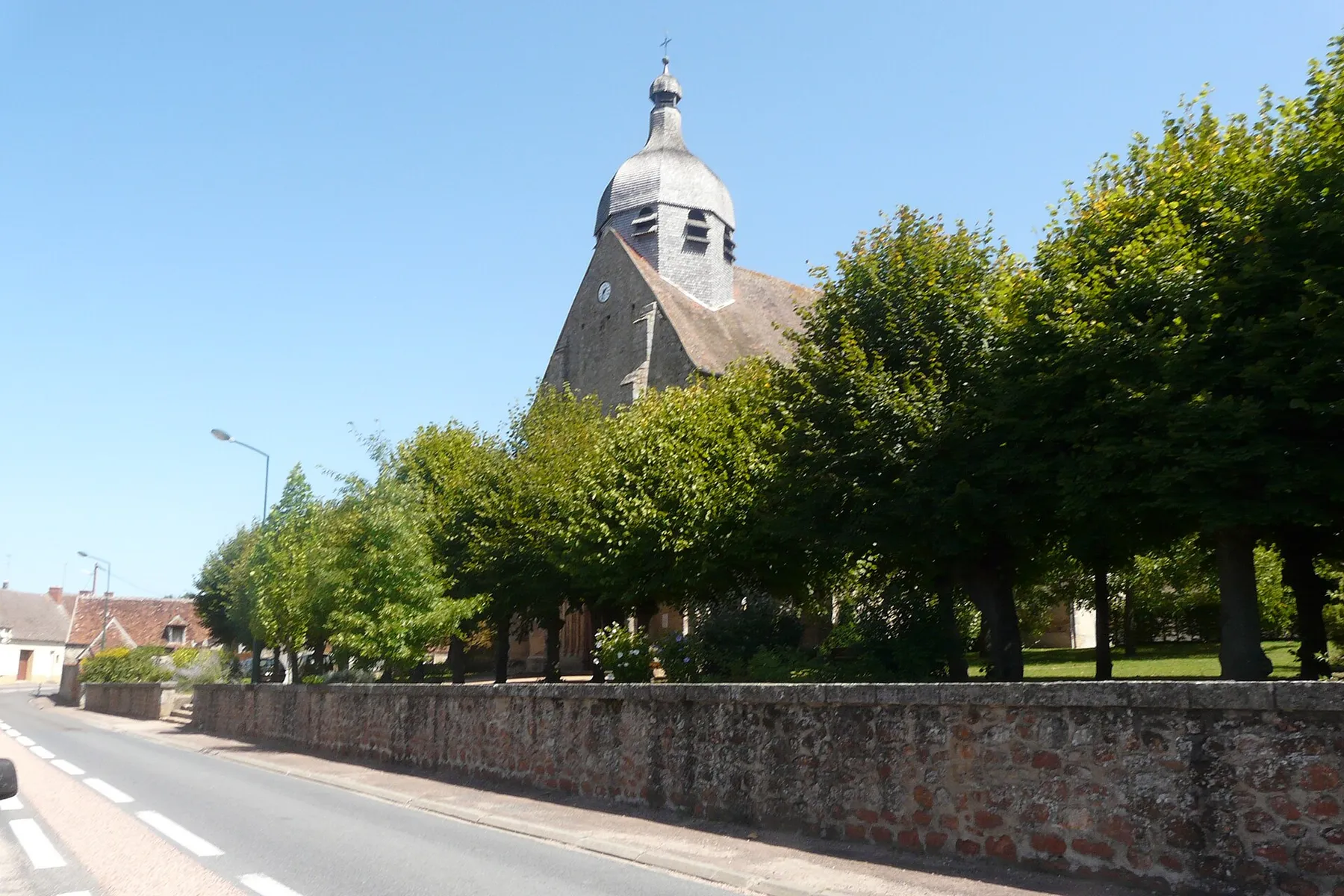 Vue sur l'église d'Urçay