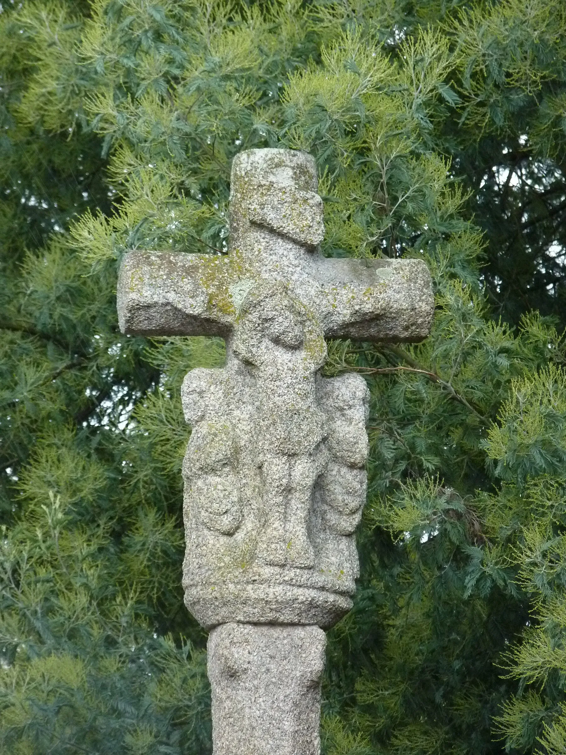 Croix du 18ème siècle à Saint-Caradec (rue de Kercado) (1766)