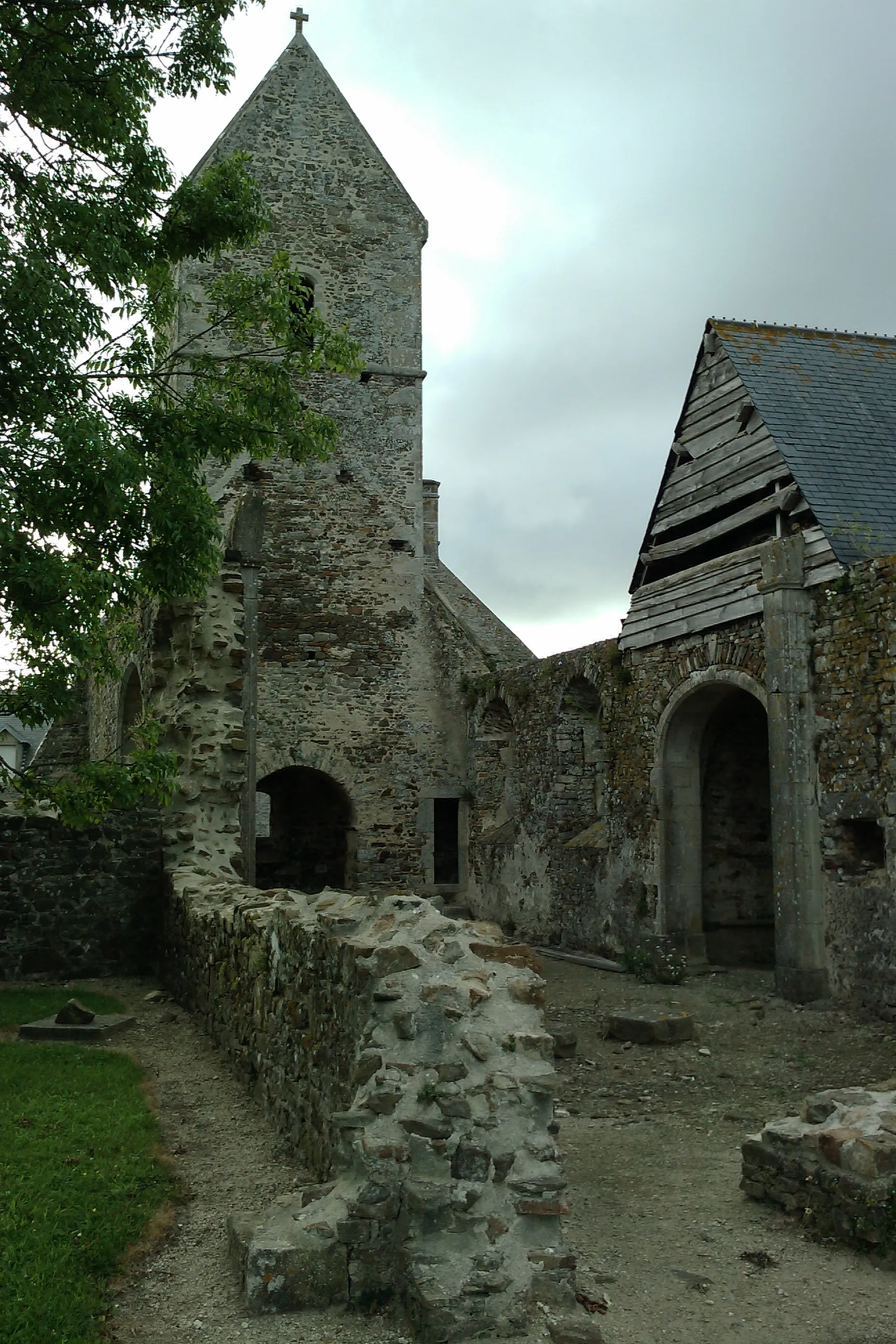 Vielle église d'Omonville à fr:Denneville