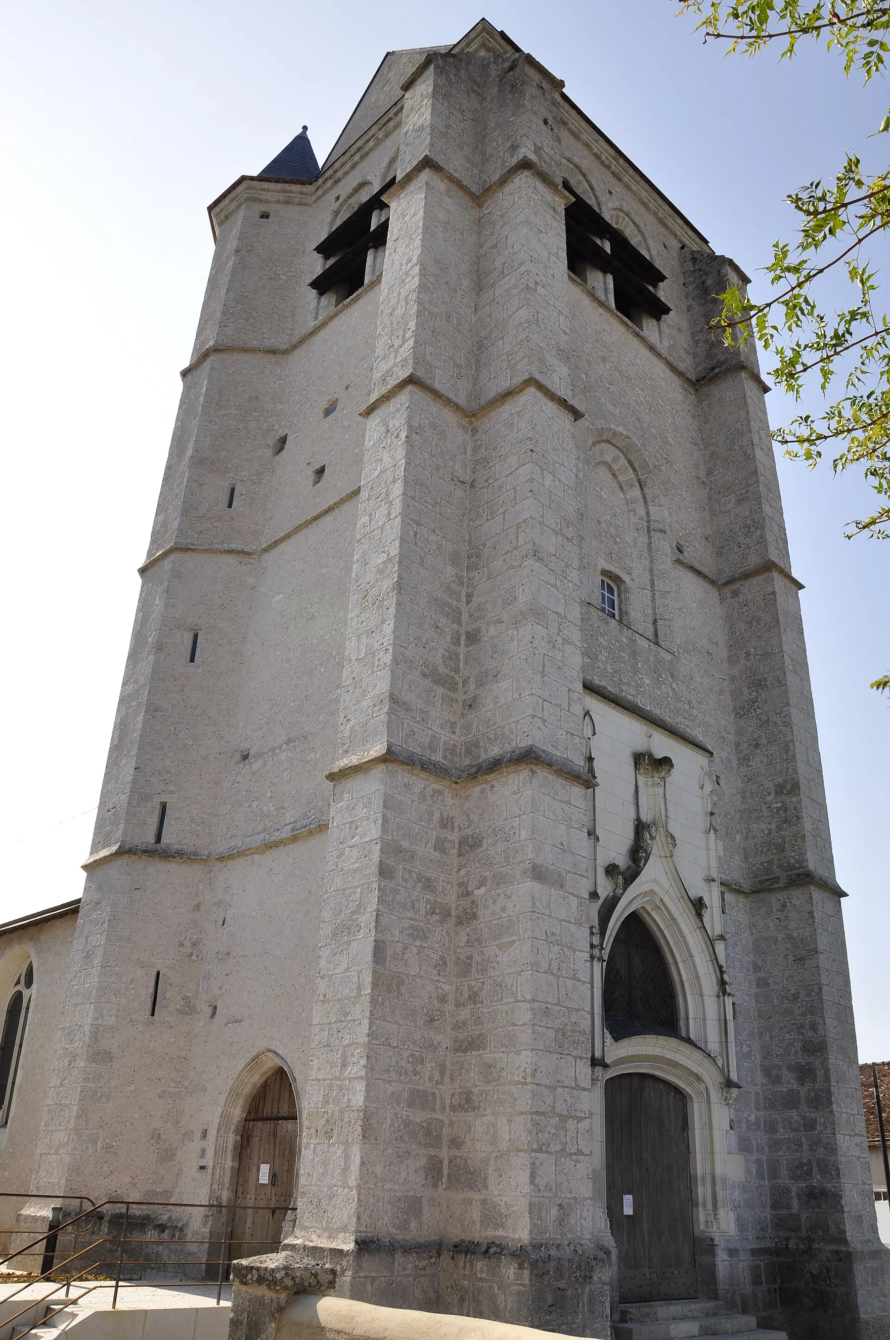 Église Saint-Pierre de Montlivault