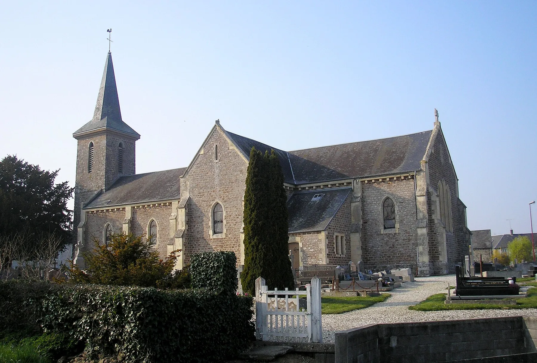 Fervaches (Normandie, France). L'église Saint-Pierre-ès-Liens.