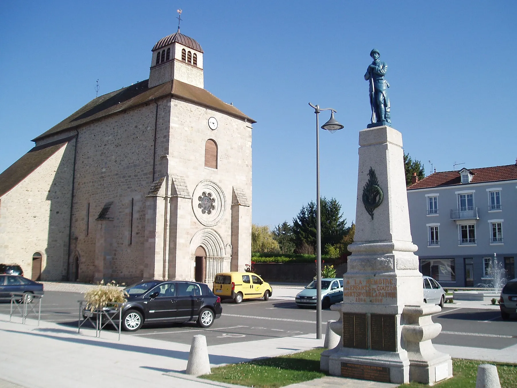 Gouzon place de l'église