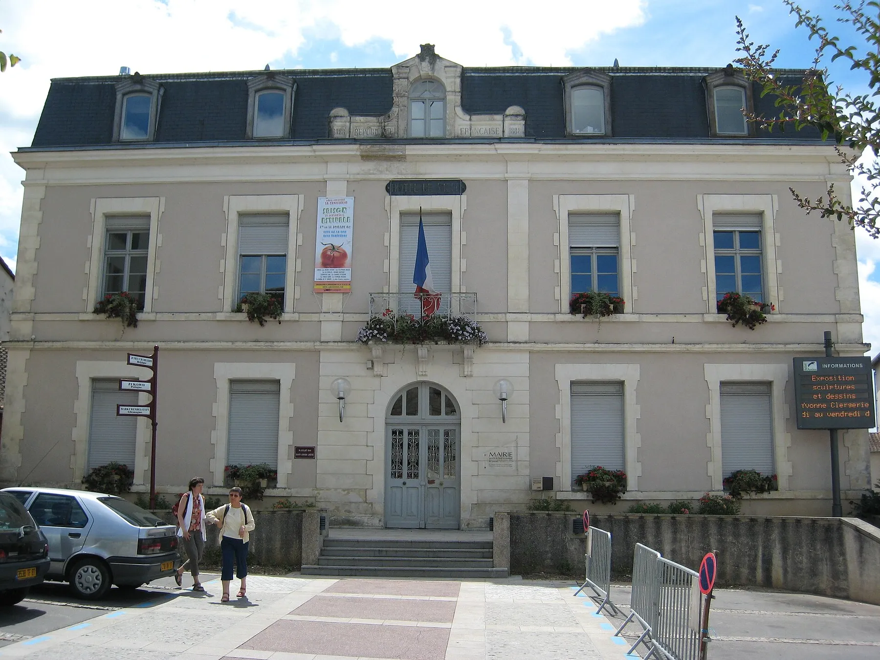 Hotel de ville de Saint-Junien, Haute-Vienne (87), France