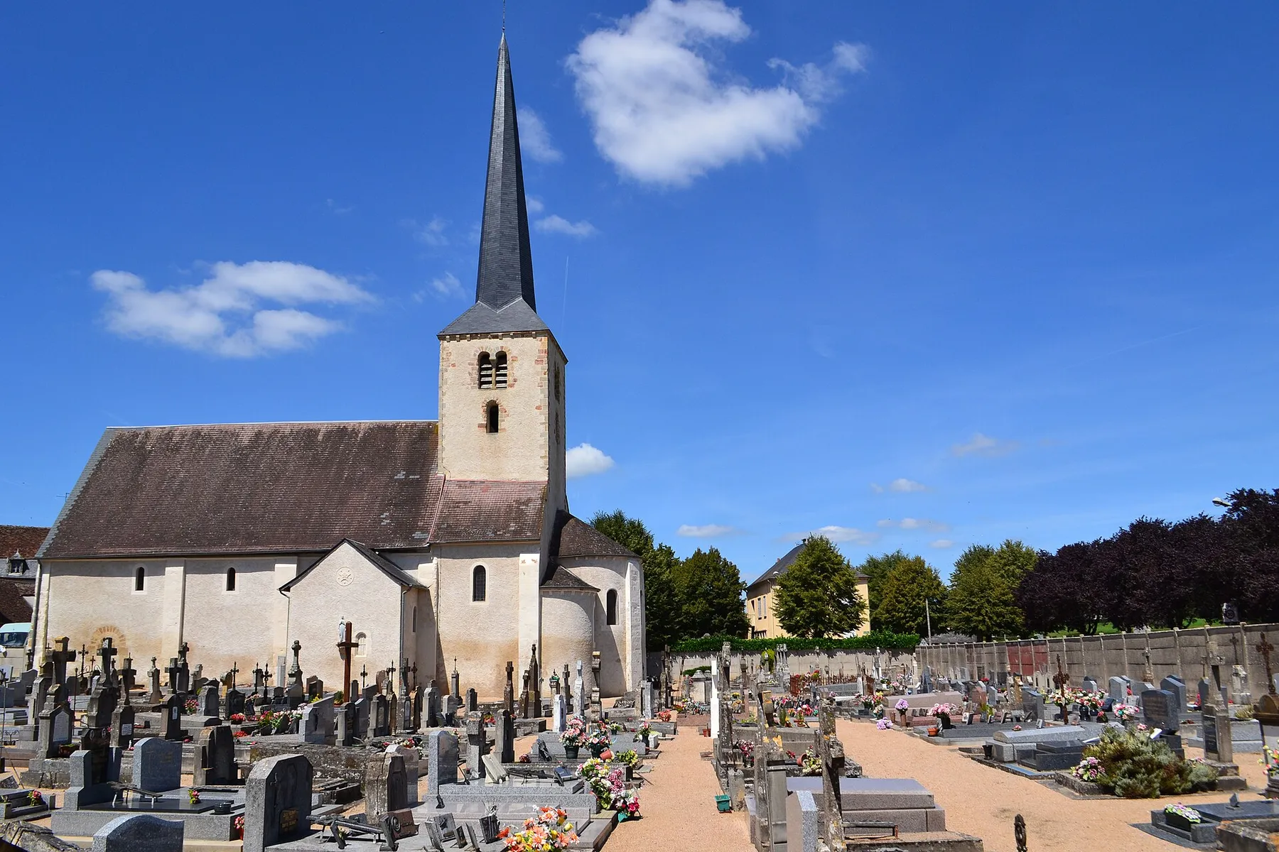 Eglise et cimetière de Champvert (Nièvre)