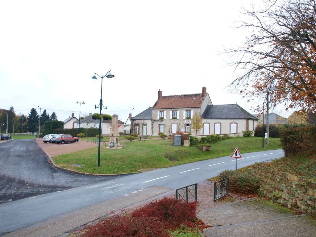 La Selle-en-Hermoy (Loiret, France), place de la mairie.