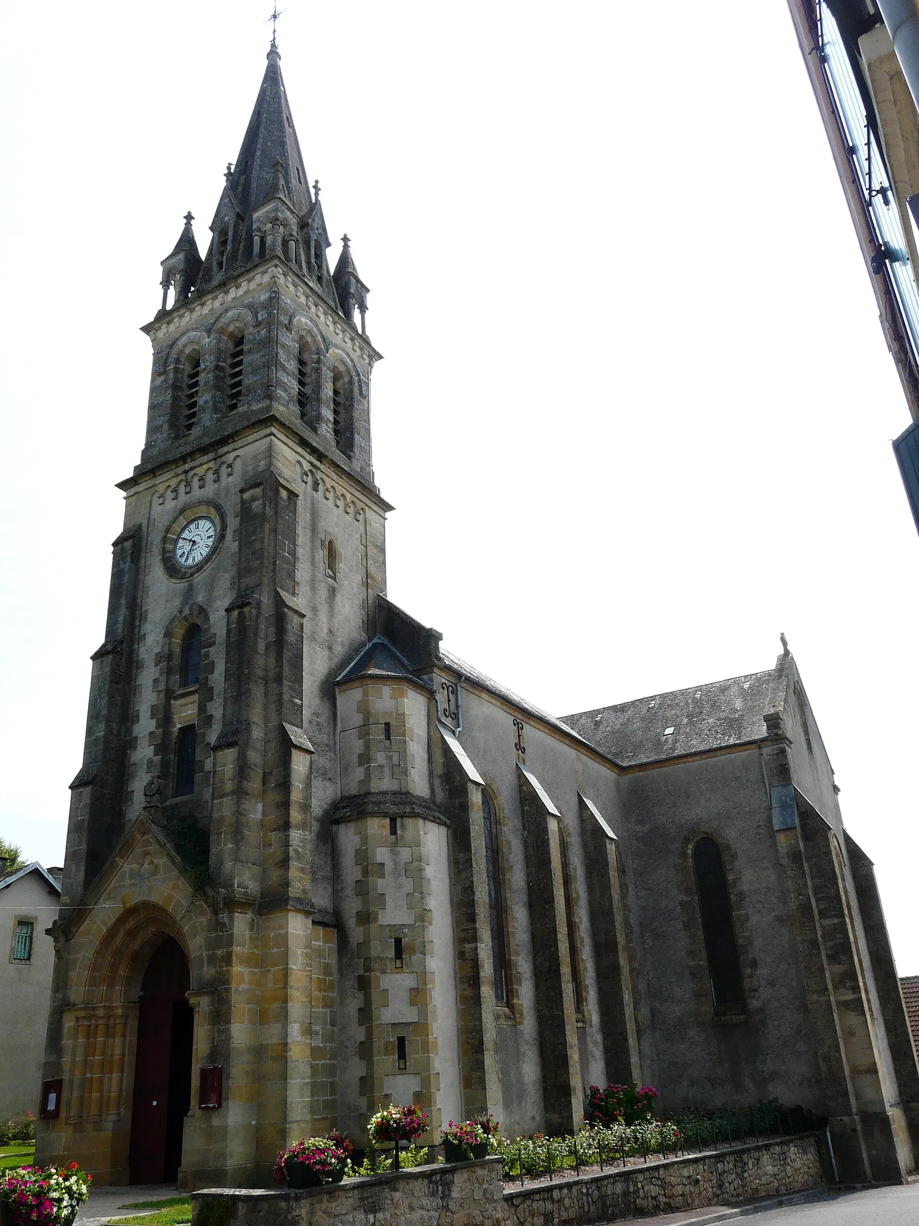 L'église Saint-Pierre-ès-Liens de Lanouaille, Dordogne, France.