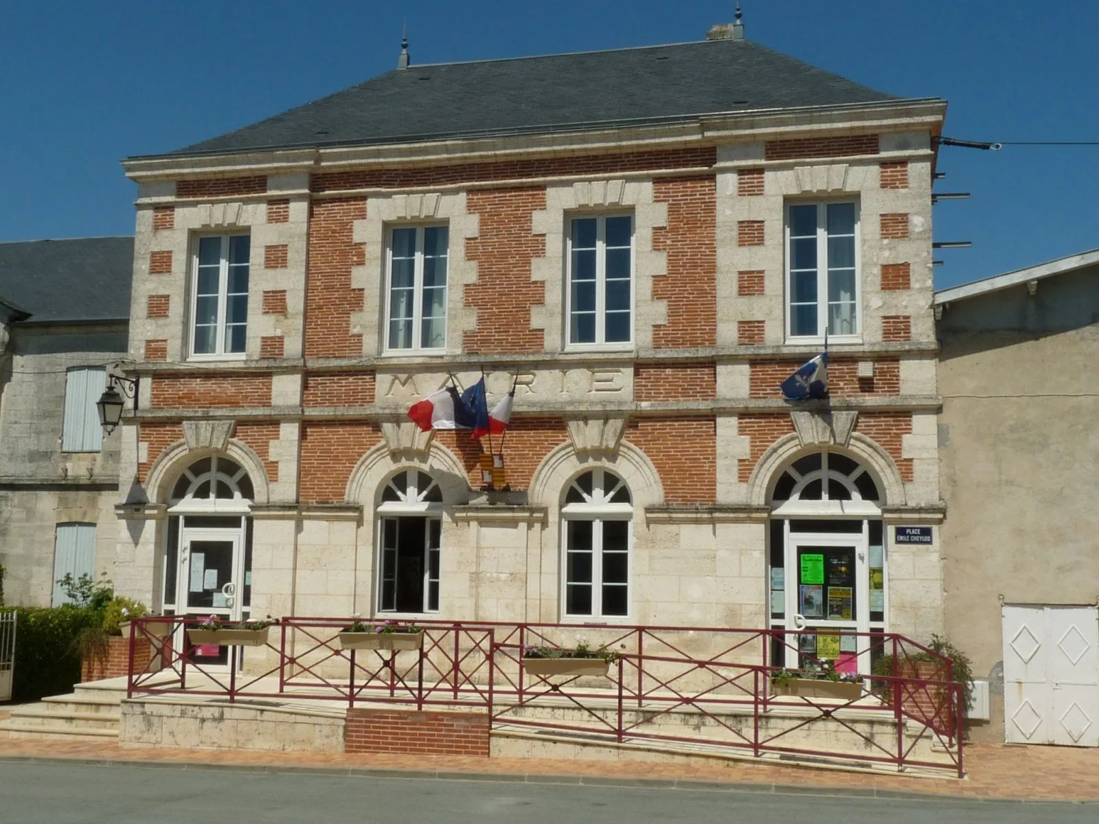 mairie de La Roche-Chalais, Dordogne, France