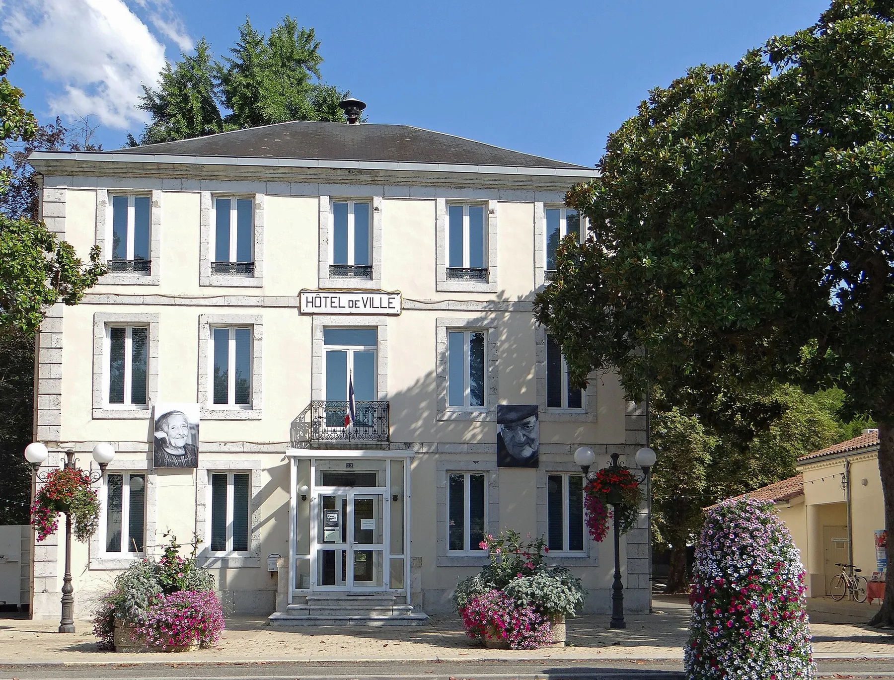 Lavardac - Mairie