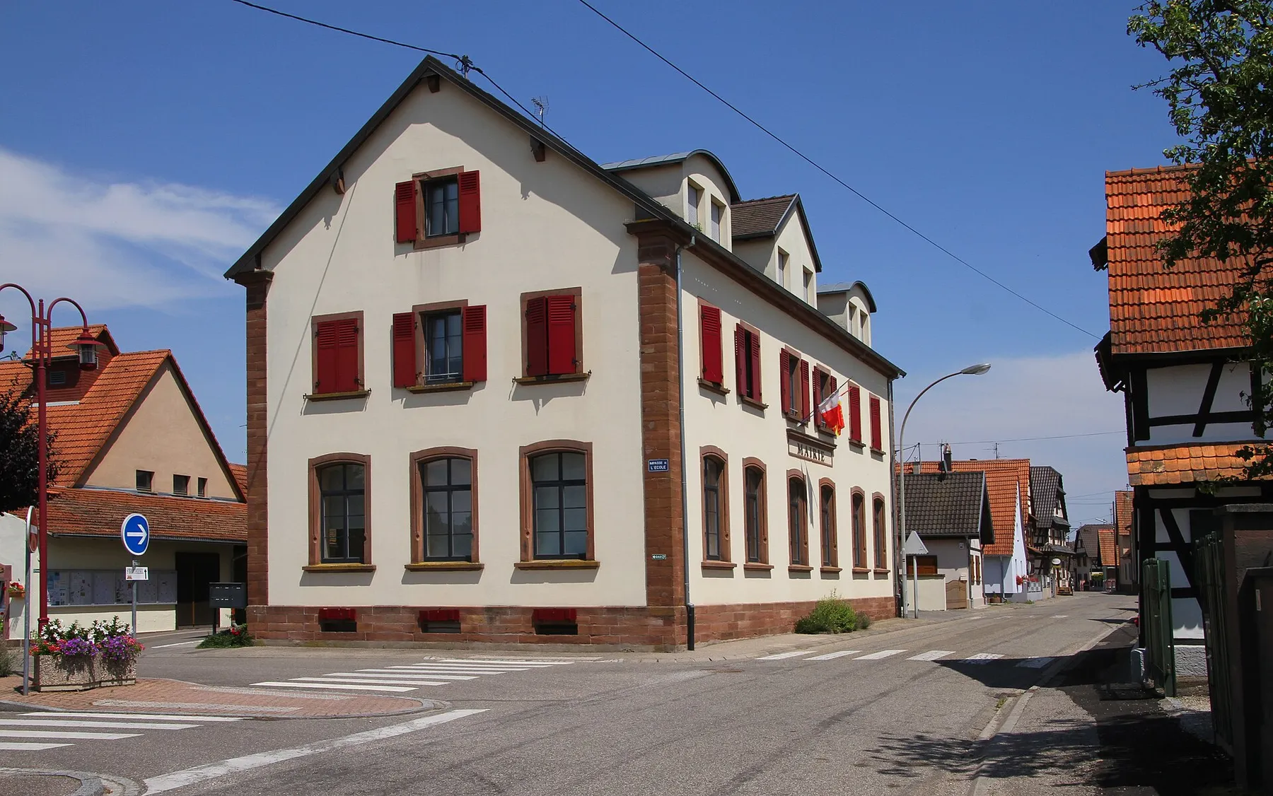 City hall of Leutenheim.