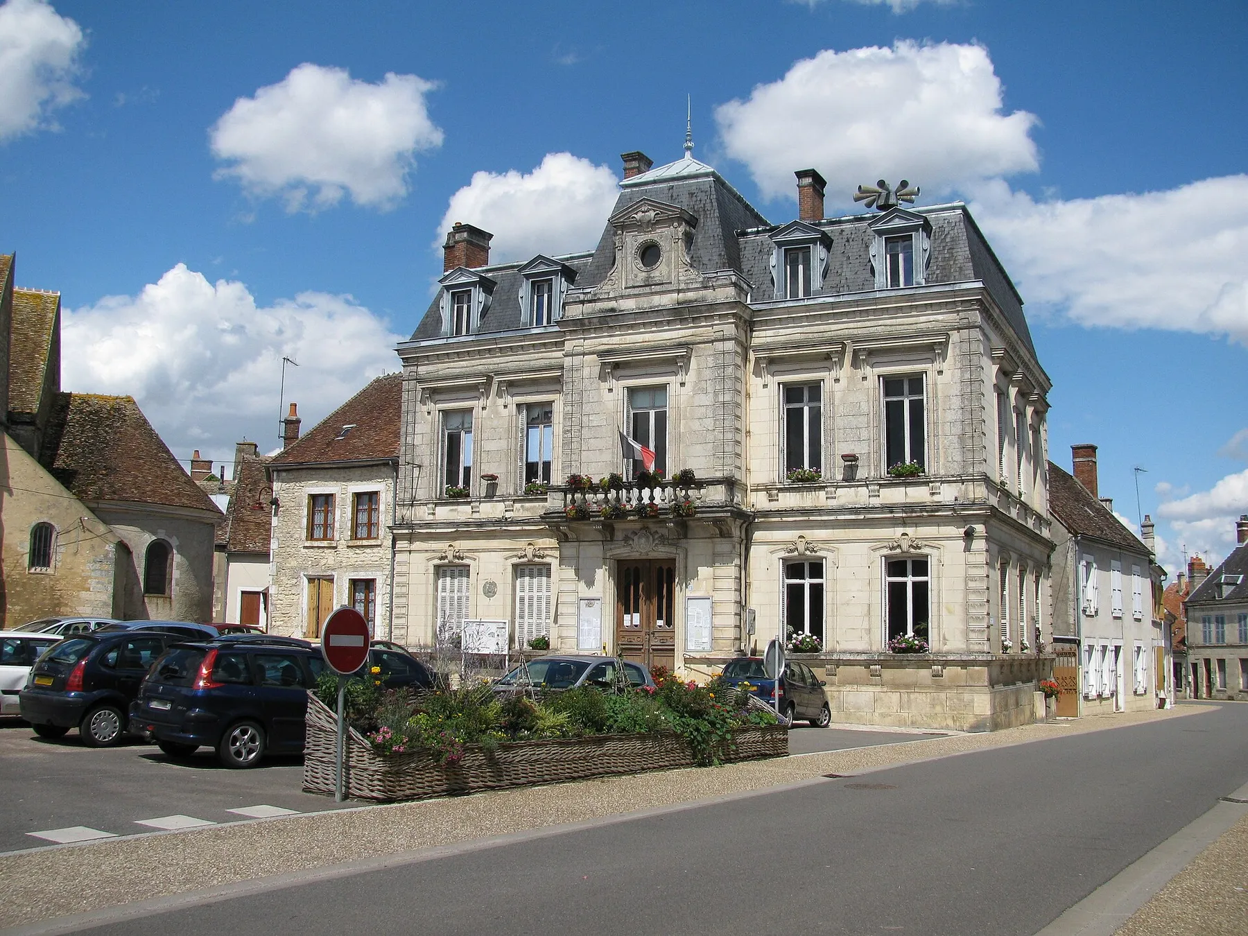 Mairie d'Entrains-sur-Nohain, Nièvre.