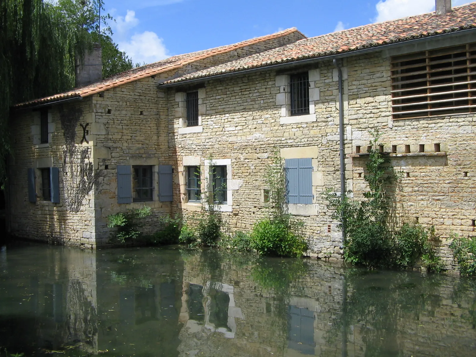 le moulin de Lezay (79) en juin 2011