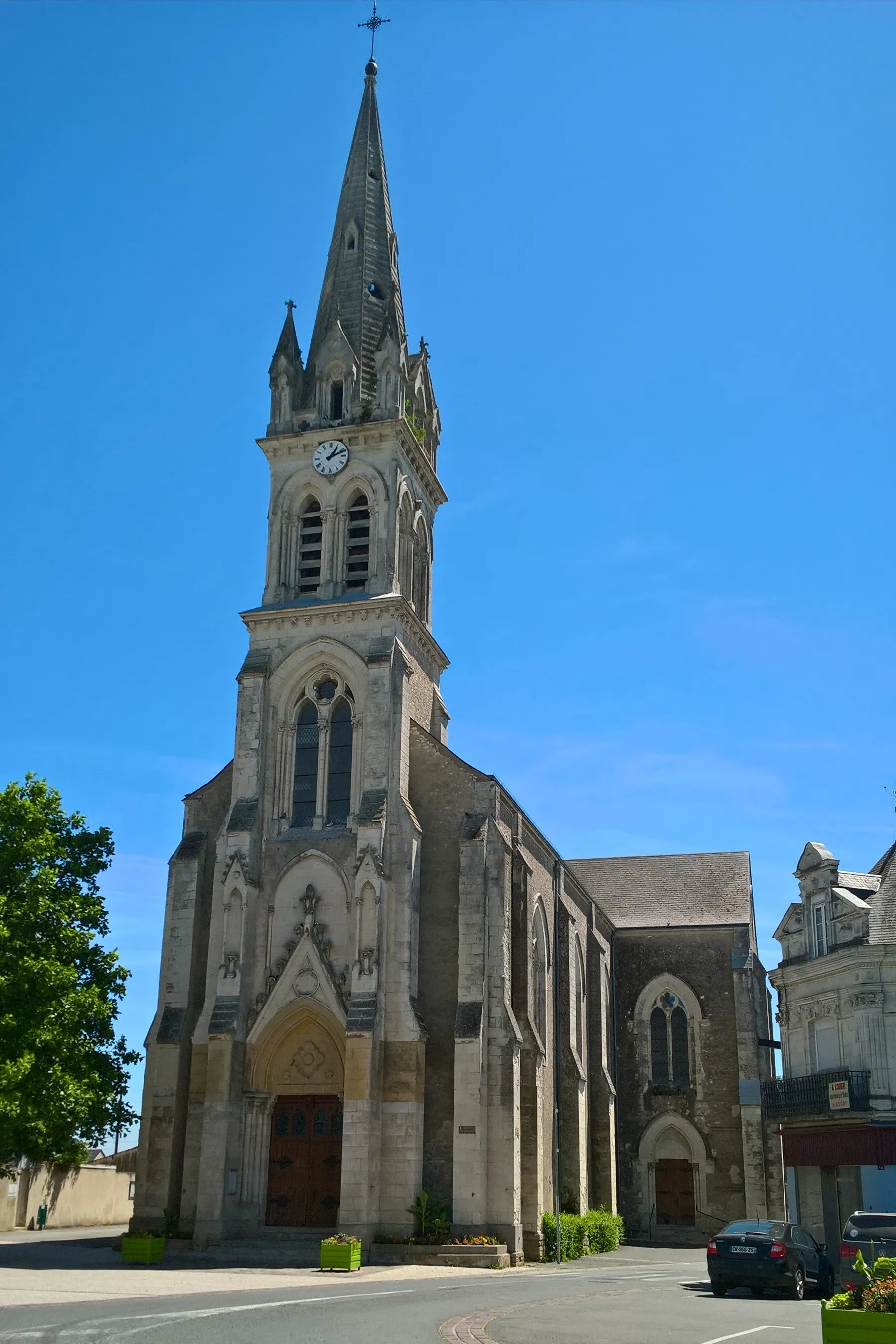 Noyant, église