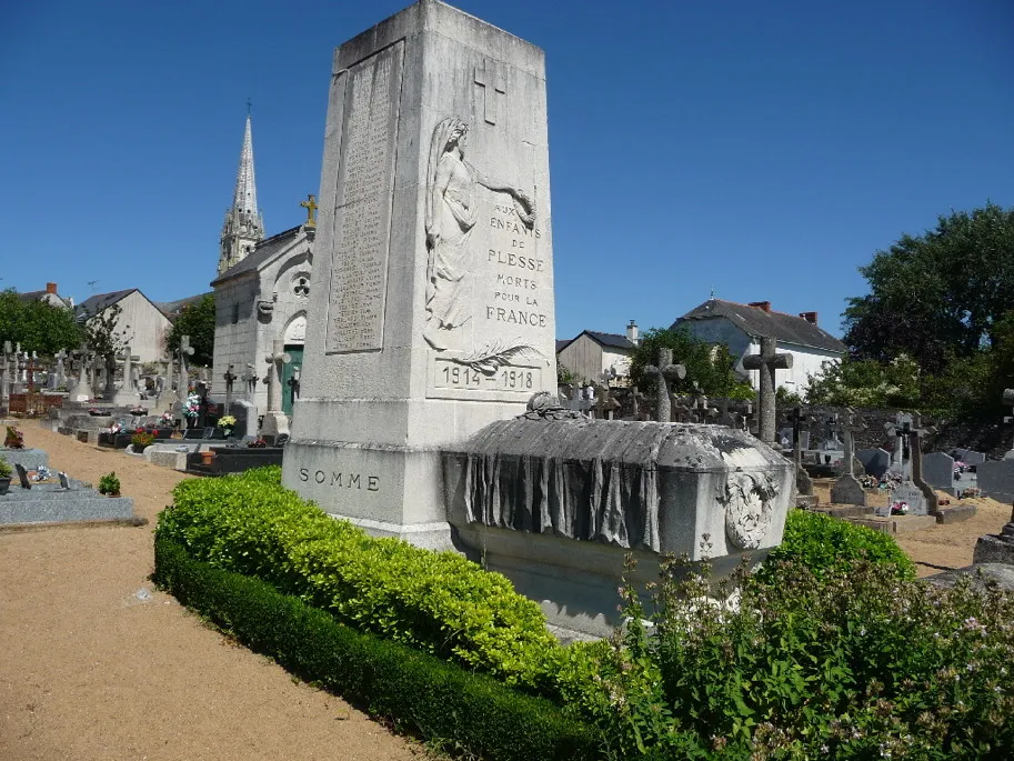 Monument aux morts 14-18 de Plessé (44)