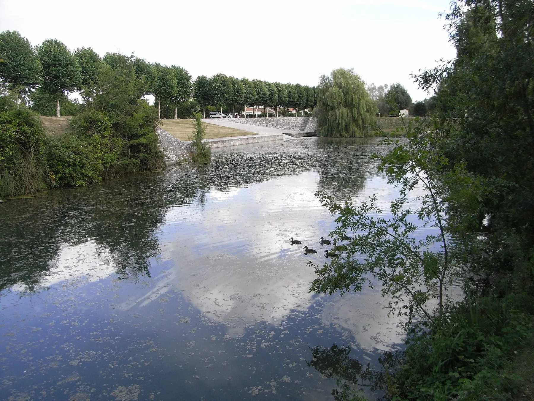 Port de Mauzé sur le Mignon, point de départ du Canal du Mignon en Deux-sèvres (France)
