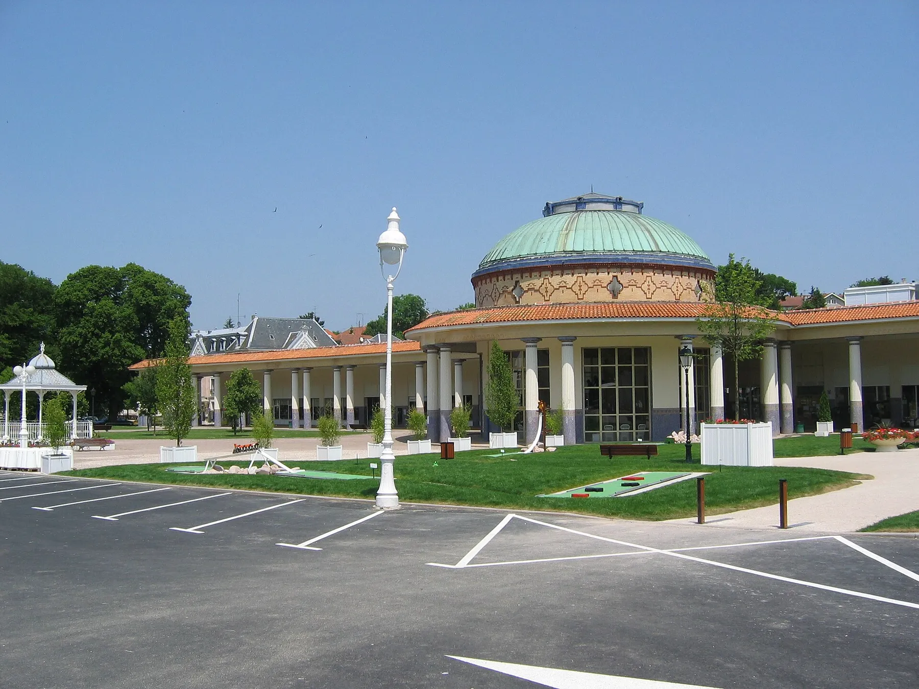 La Rotonde et les galeries des thermes de Contrexéville, Vosges, Lorraine, France