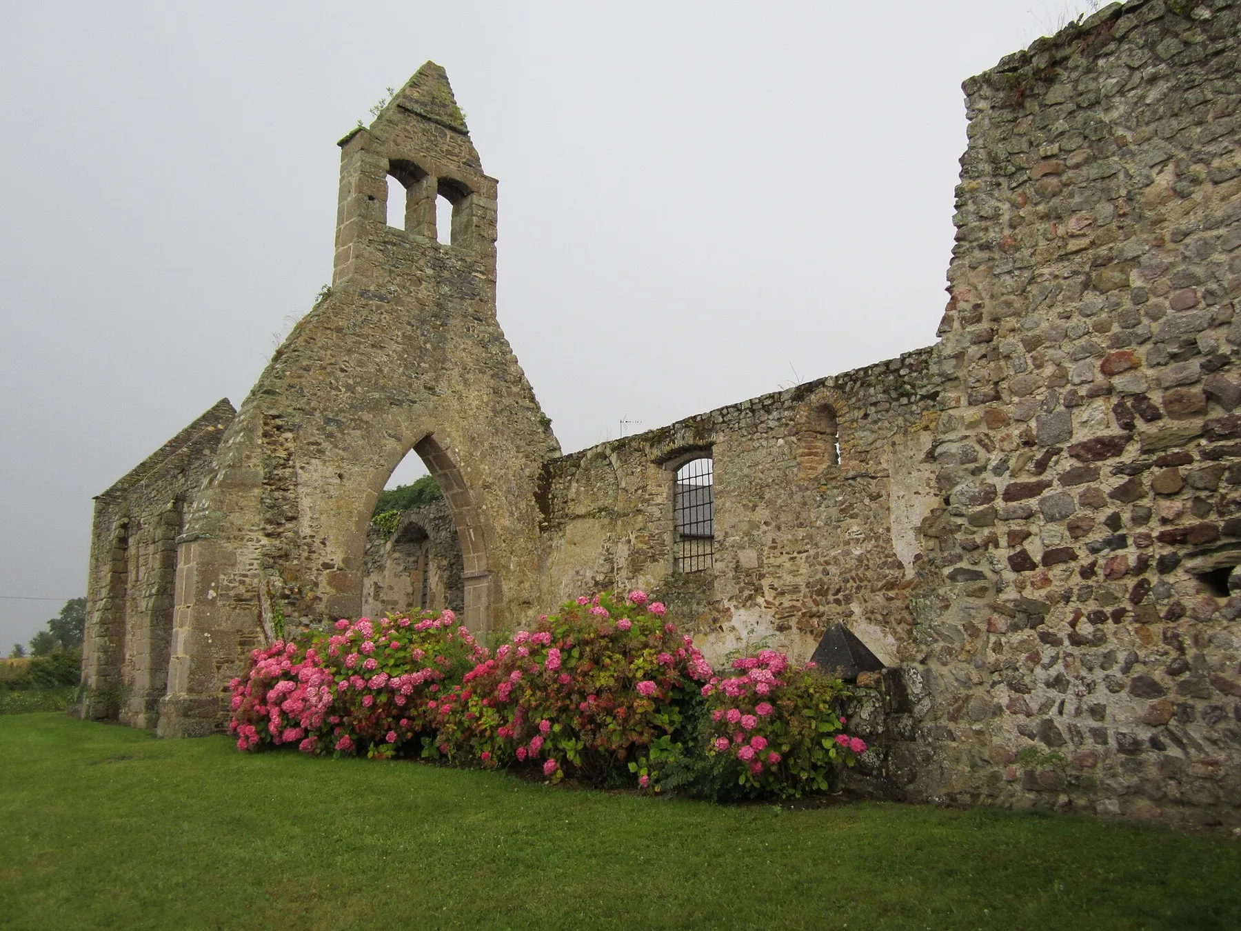 Ruine de l'église de fr:Saint-Martin-le-Vieux (Manche)