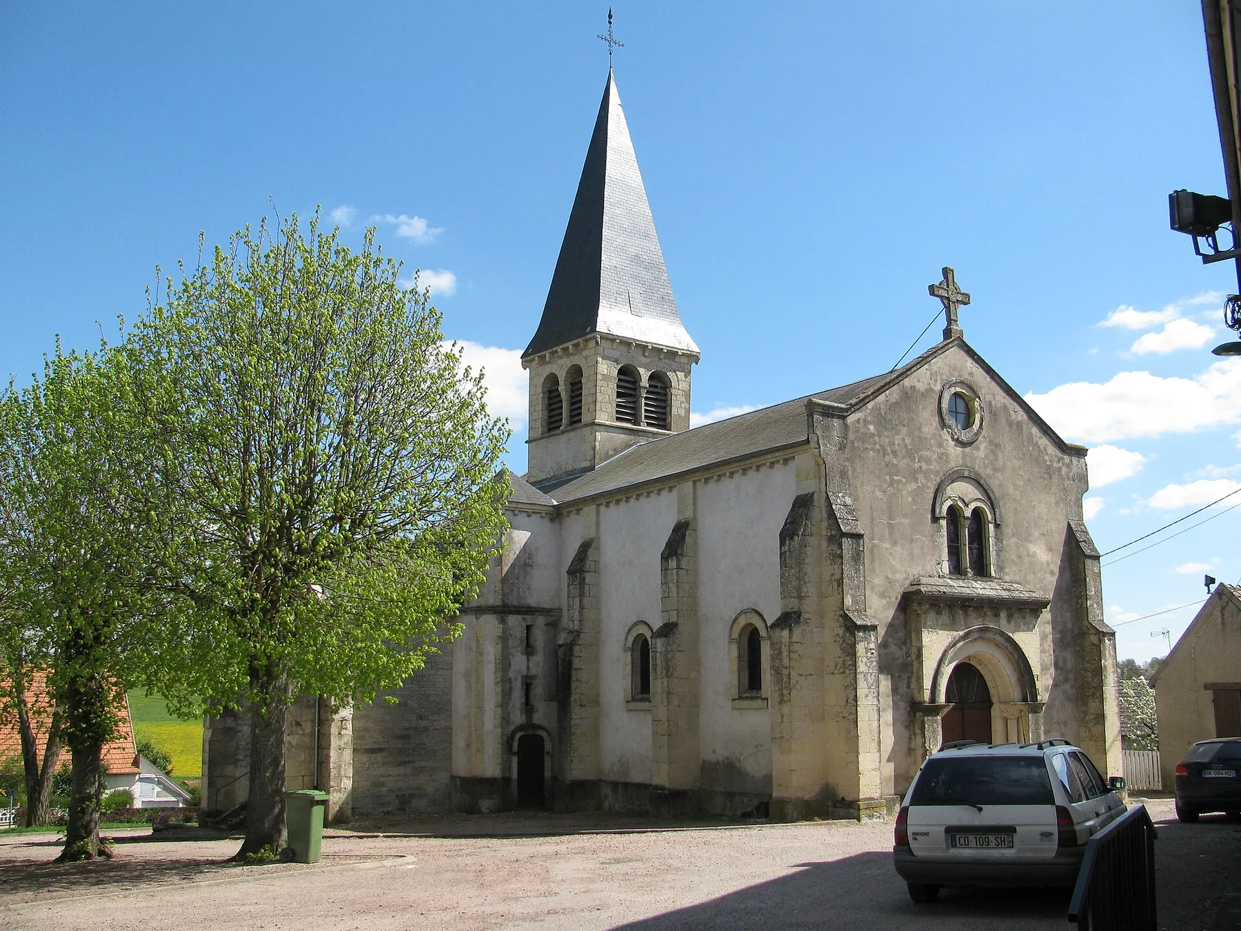 Église Saint-Aignan de Luthenay-Uxeloup, Nièvre, France