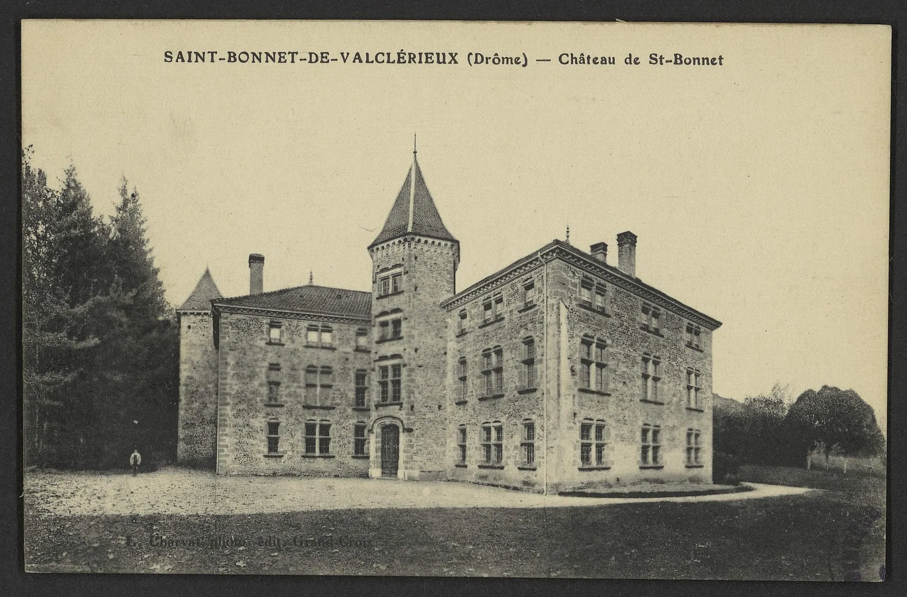 Inscription manuscrite : "Appartient à Mme Paul de Solages"