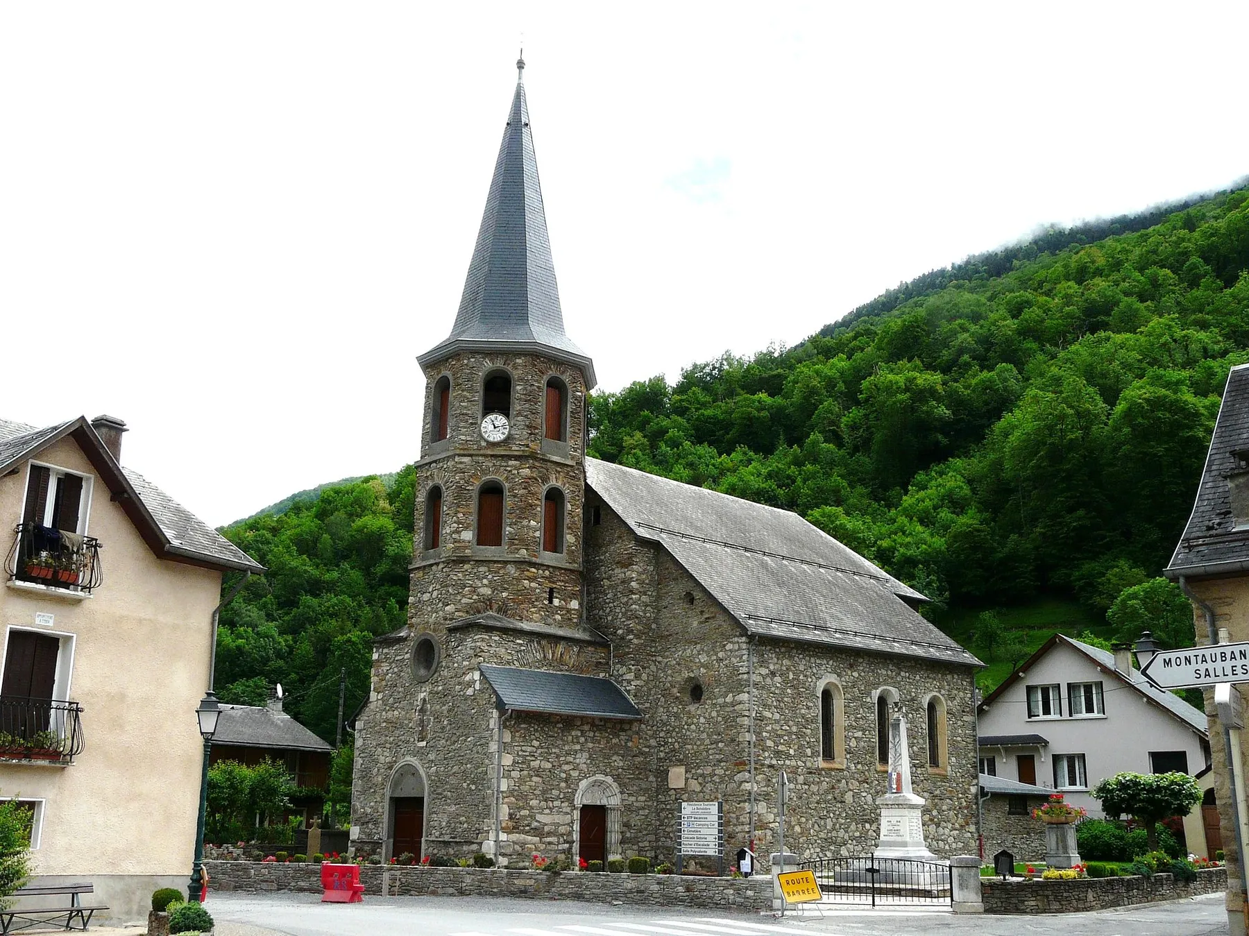 L'église de Saint-Mamet, Haute-Garonne, France.