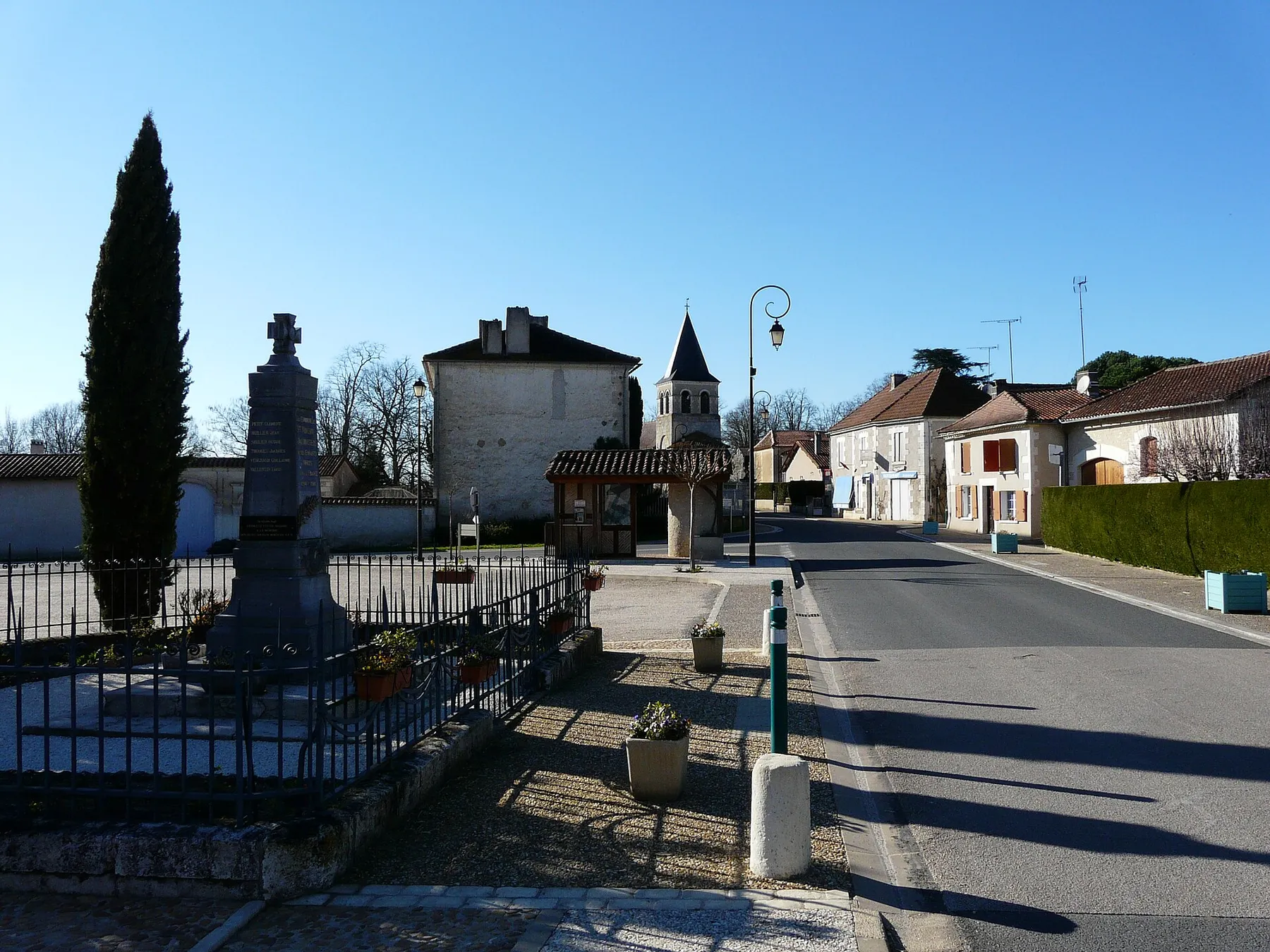 Le village de Saint-Vincent-Jalmoutiers, Dordogne, France.