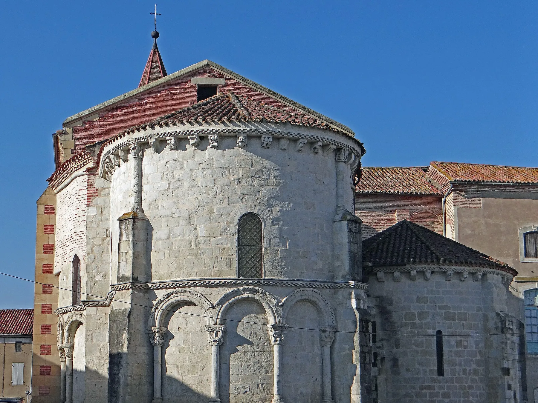 Sainte-Livrade-sur-Lot - Église Sainte-Livrade - Chevet - Abside et absidiole nord