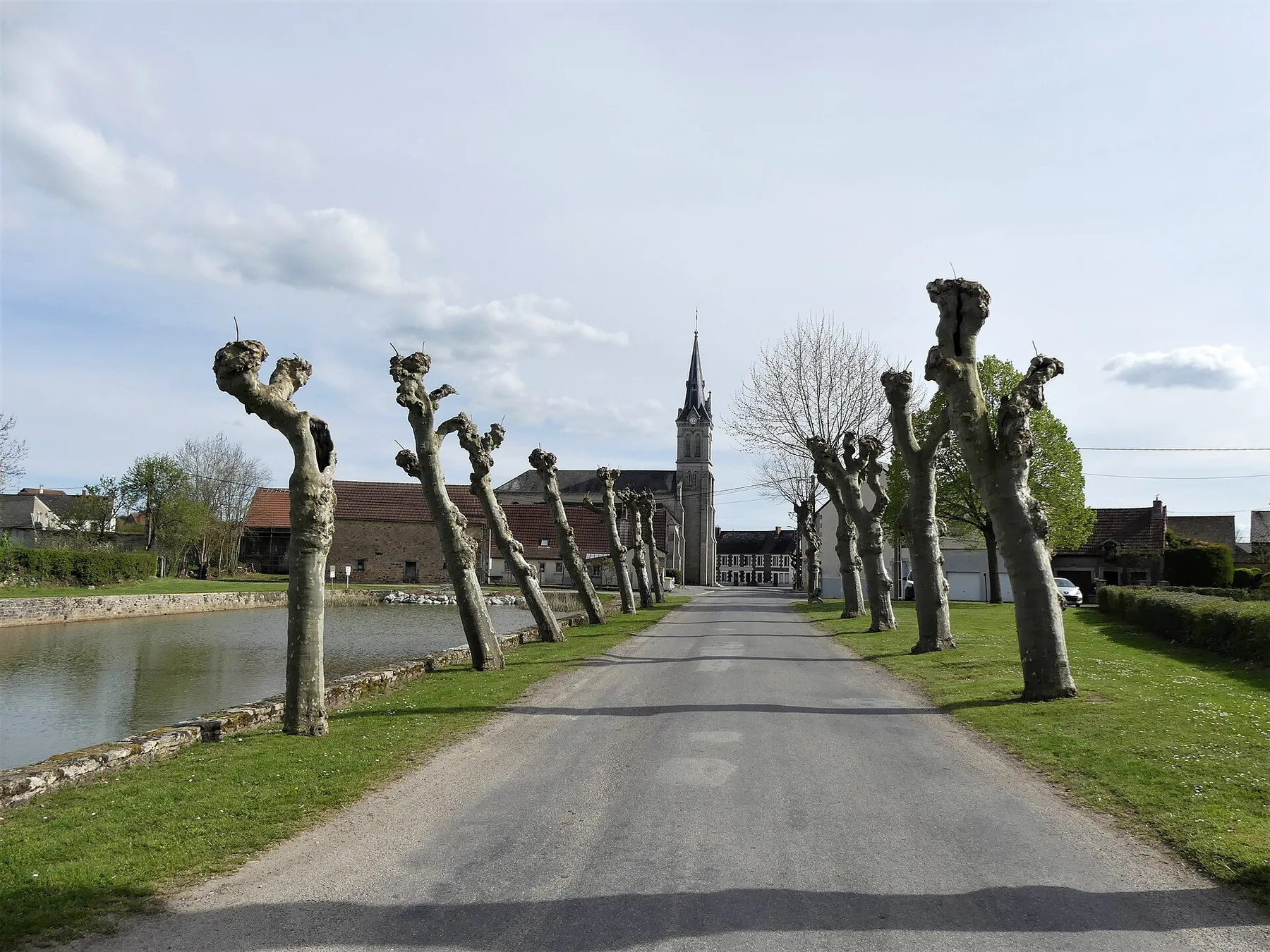 L'entrée nord du bourg de Sannat, Creuse, France.