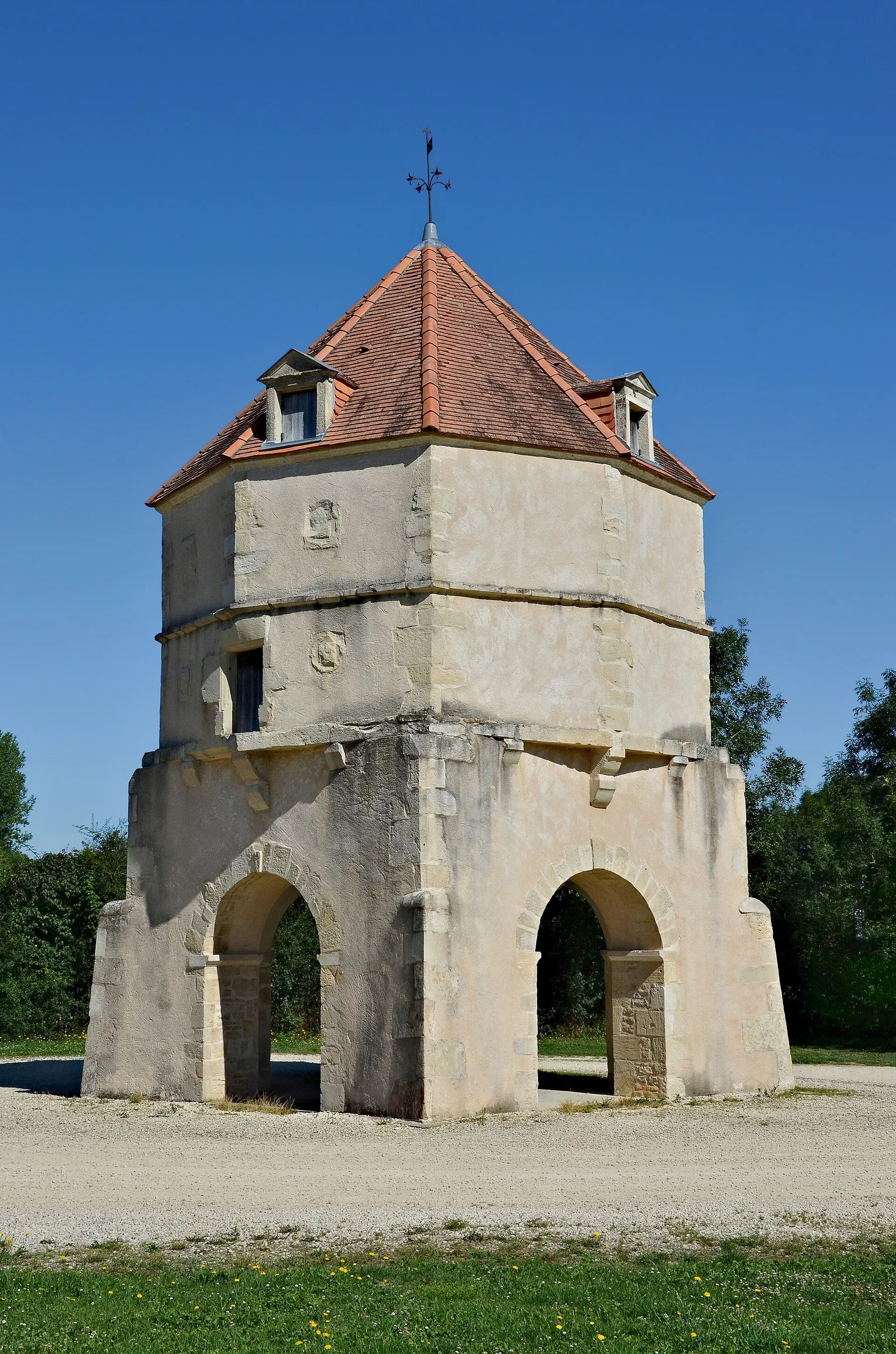 Royal mail dovecote (end of 16th century), Sauzé-Vaussais, Deux-Sèvres, France.