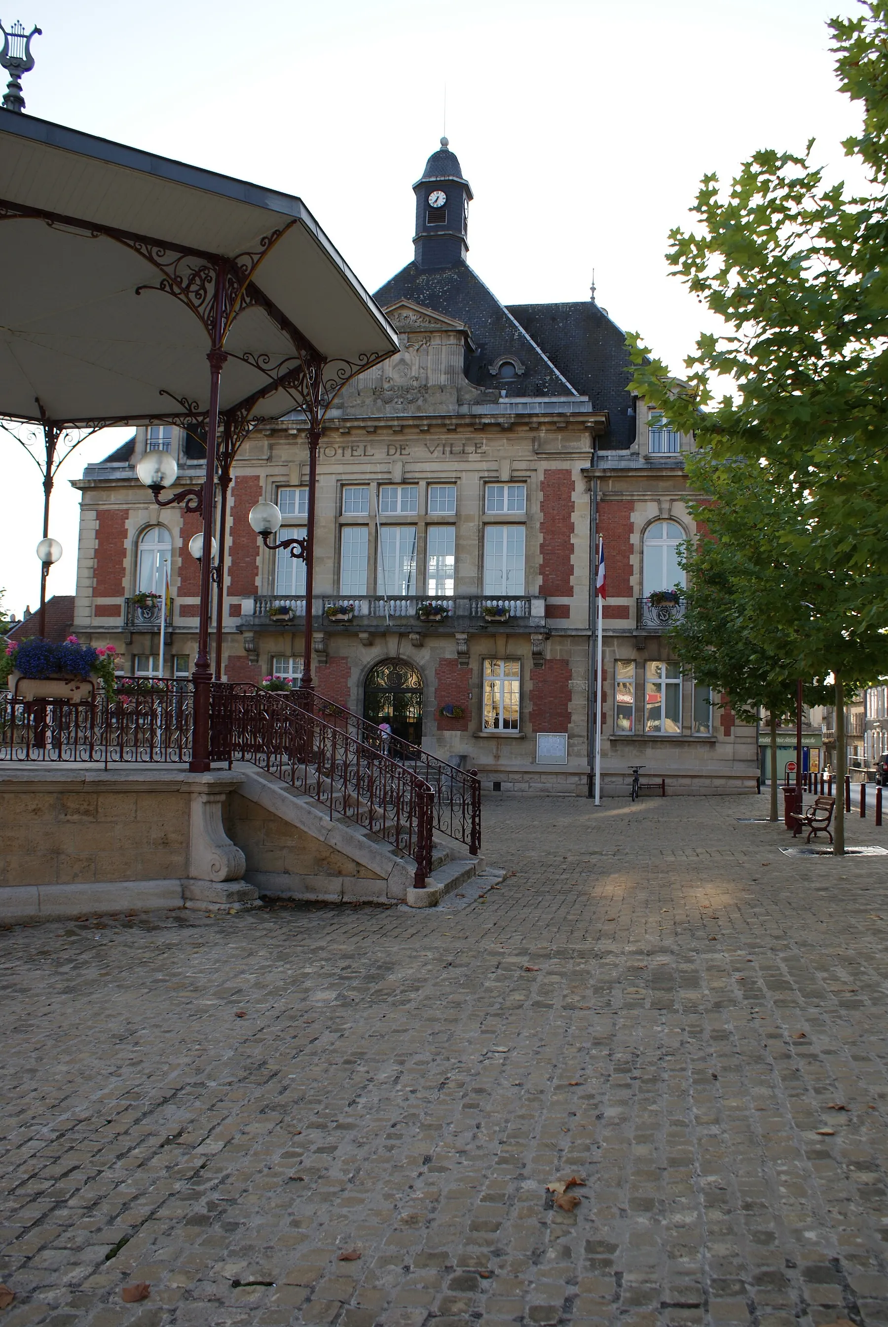 Photo containing Kiosk and City Hall of Stenay (Town in France-Meuse)