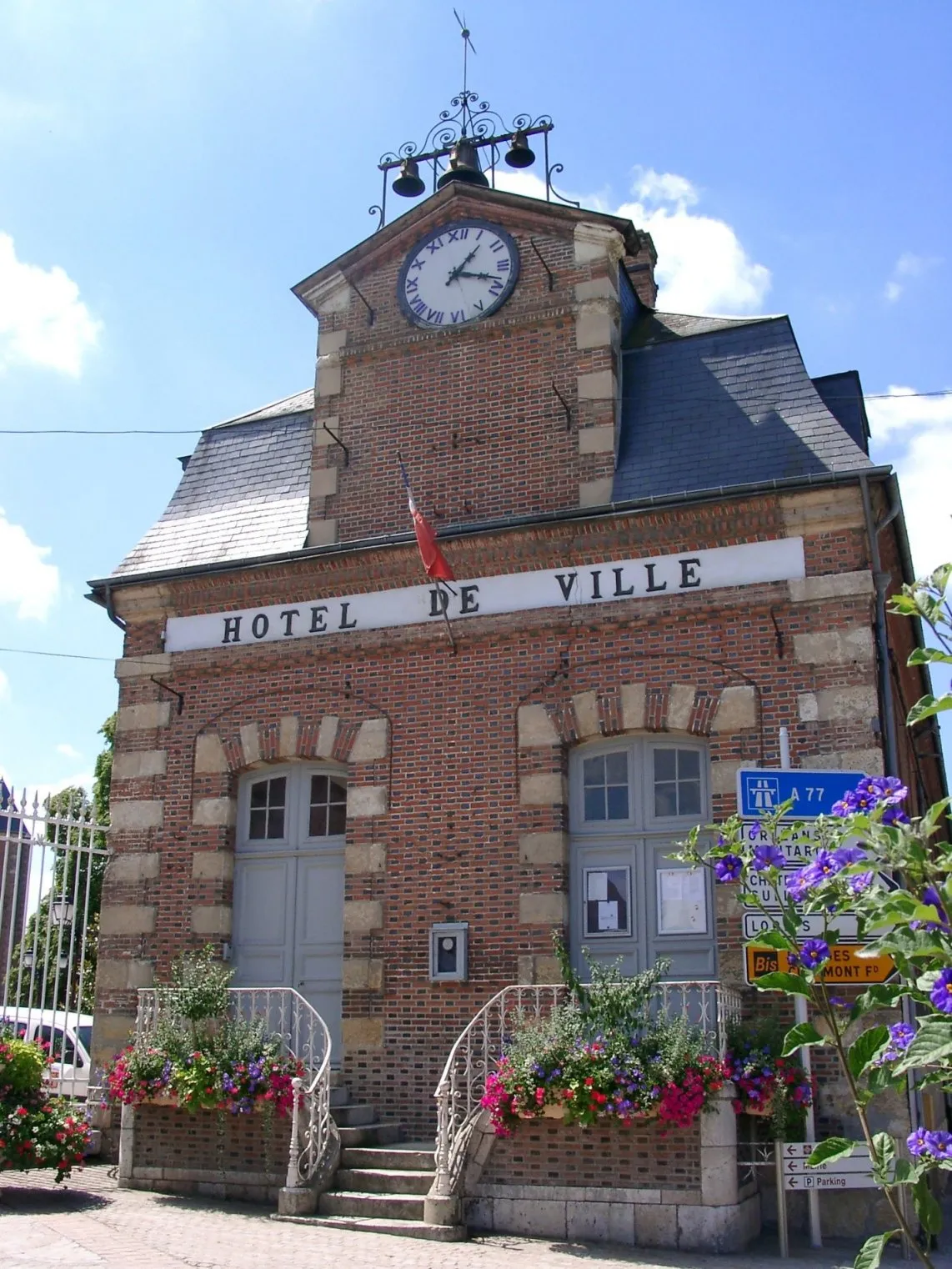 Mairie de Bellegarde-du-Loiret