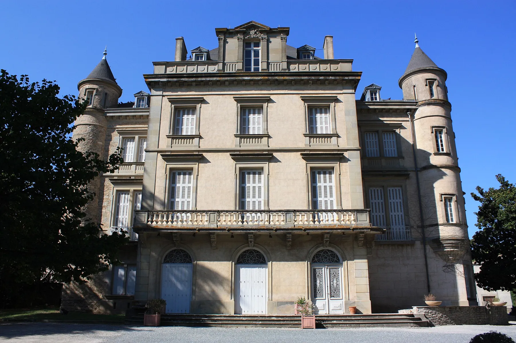 Château de Villegly, propriété du Conseil Général de l'Aude, parc ouvert au public
