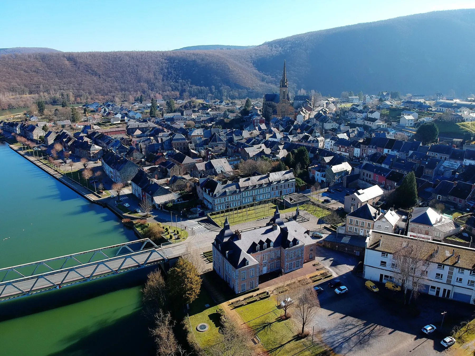 Vue aérienne de Fumay